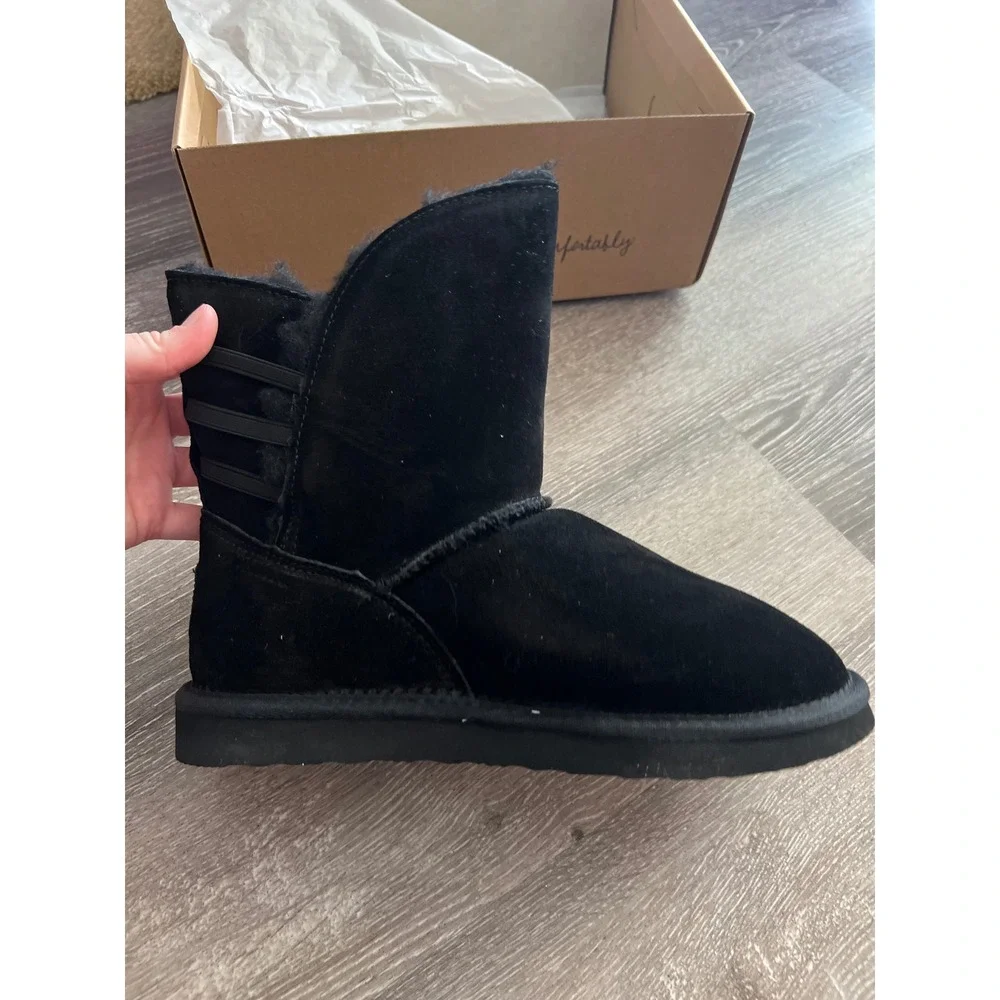 NEW Bearpaw Kylee Boot Women 9 Black NeverWet Suede Fur Lined Back Straps 2880W